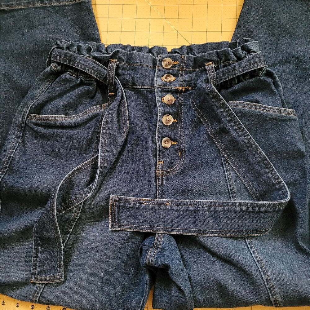 Time and Tru  Blue Jeans Elastic Waist with Belt Misses Size 8 - Picture 3 of 9